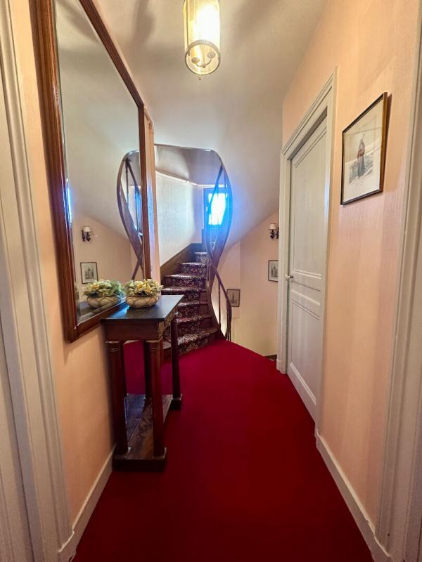 Maison - 207 m² - 9 pièces