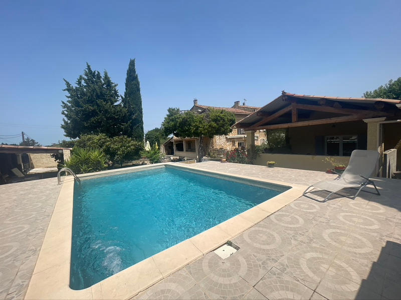 Maison - 218 m² - 8 pièces