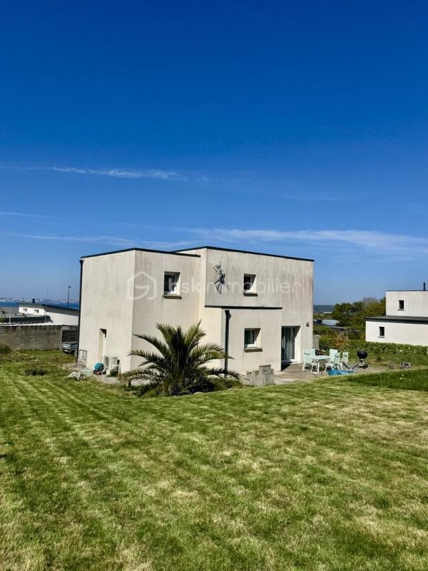 Maison - 121 m² - 6 pièces