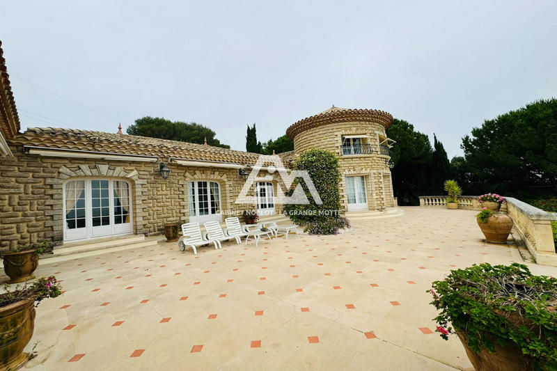 Maison de maîtres - 650 m² - 14 pièces