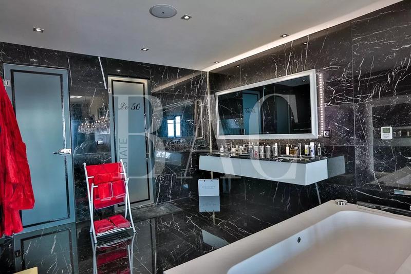 Villa - 1 000 m² - 22 pièces