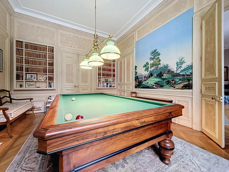 Appartement bourgeois - 257 m² - 6 pièces