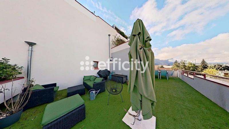 Appartement - 93 m² - 5 pièces