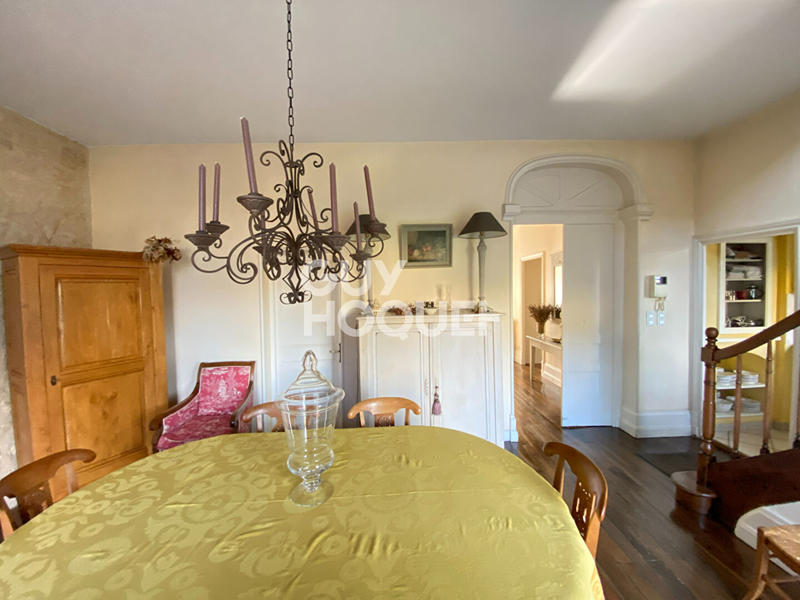 Maison - 255 m² - 8 pièces