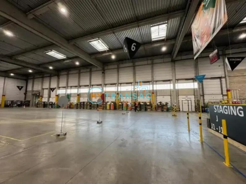 Entrepôt - 9 456 m²