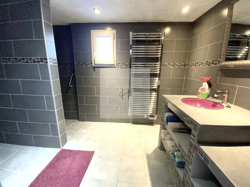 Maison - 180 m² - 7 pièces