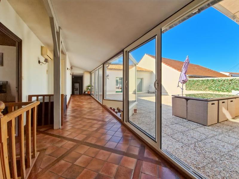 Demeure - 649 m² - 10 pièces