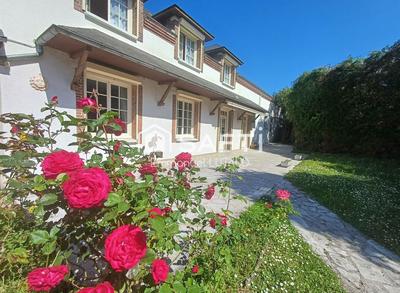 Maison - 213 m² - 8 pièces