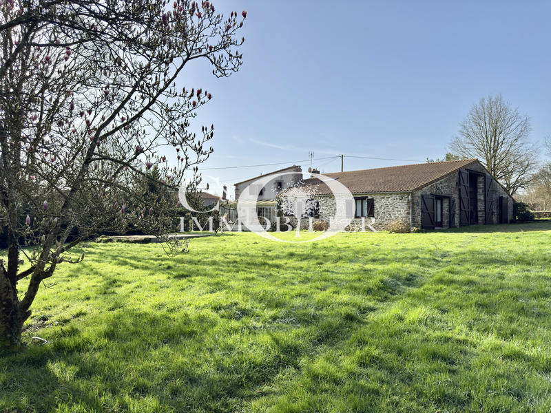 Maison de village - 209 m² - 7 pièces