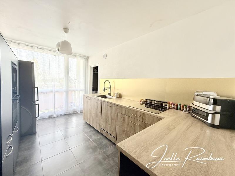 Appartement - 93 m² - 5 pièces
