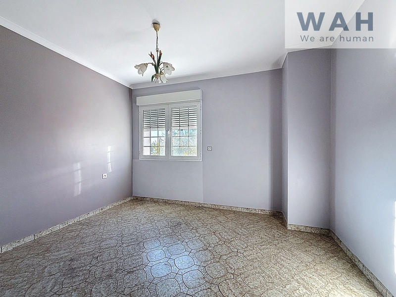 Maison - 390 m² - 13 pièces