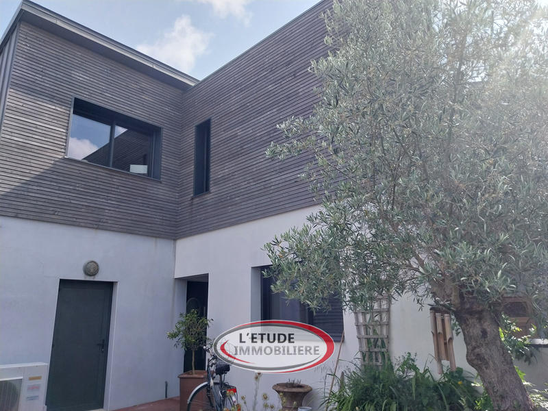 Maison - 201 m² - 7 pièces