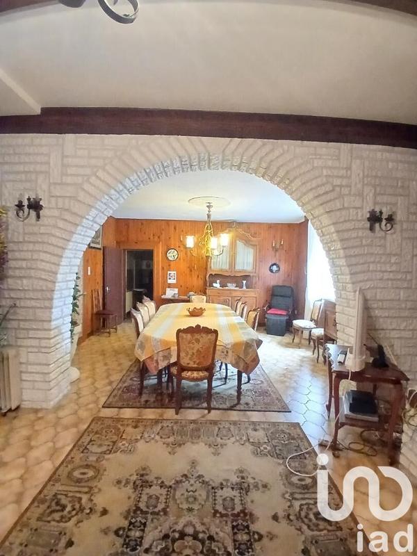 Maison - 220 m² - 8 pièces