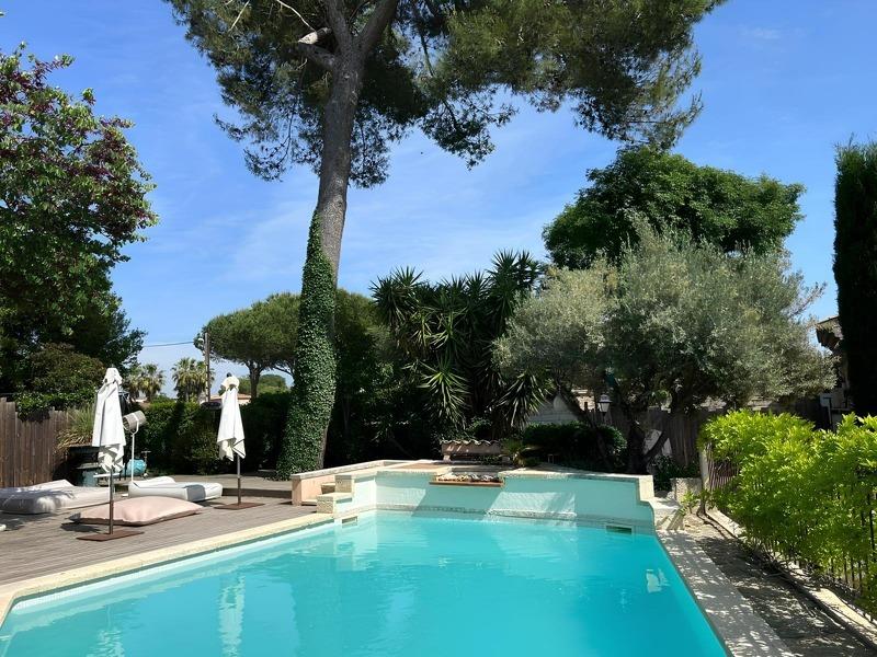 Maison - 390 m² - 17 pièces