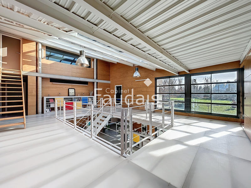 Maison - 358 m² - 9 pièces