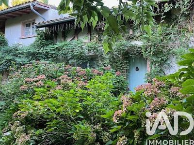 Maison - 318 m² - 12 pièces