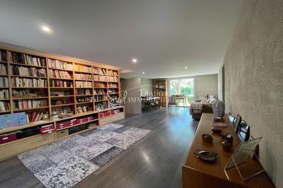 Maison - 256 m² - 8 pièces