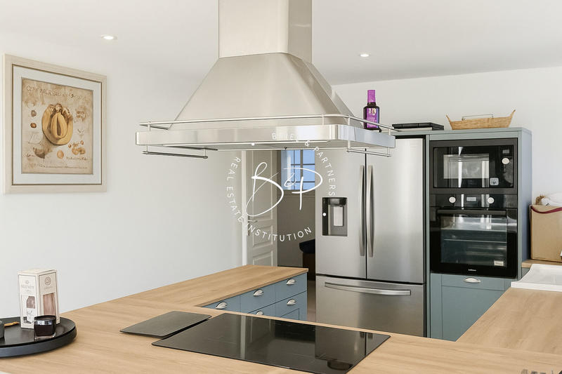 Maison - 331 m² - 8 pièces