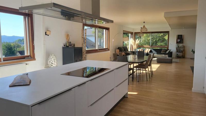 Propriété - 300 m² - 9 pièces