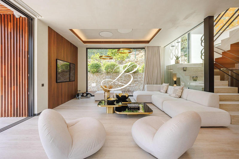 Maison - 265 m² - 5 pièces