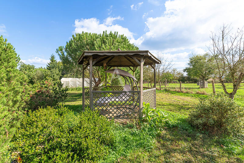 Maison - 250 m² - 8 pièces