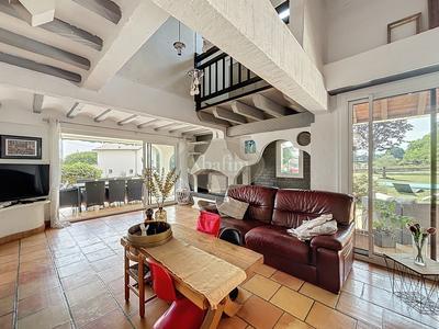 Maison - 207 m² - 10 pièces