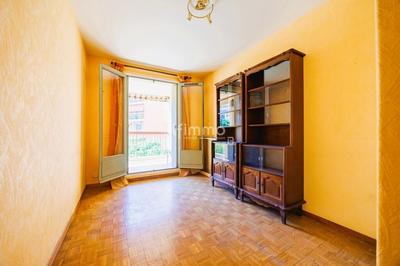 Appartement - 75 m² - 5 pièces