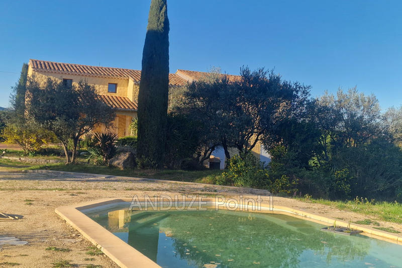 Maison - 275 m² - 9 pièces