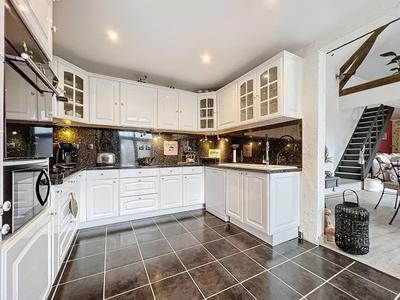 Maison - 285 m² - 8 pièces