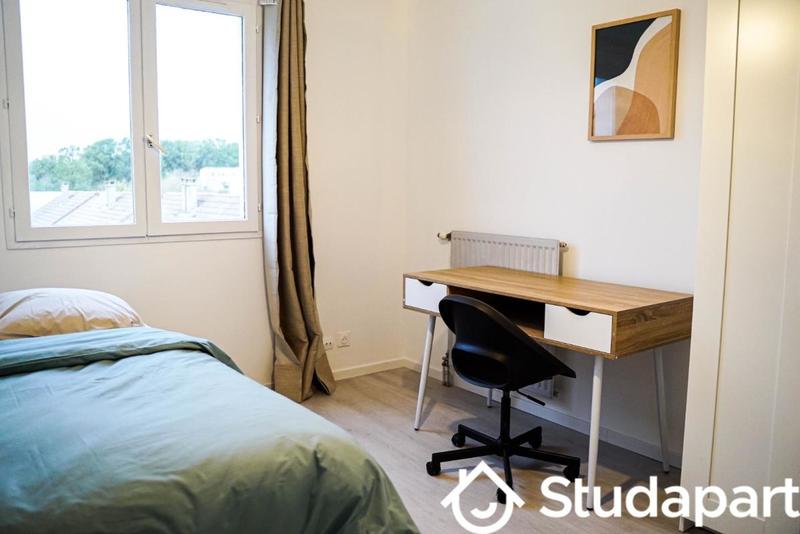 Chambre - 13 m² - 1 pièce