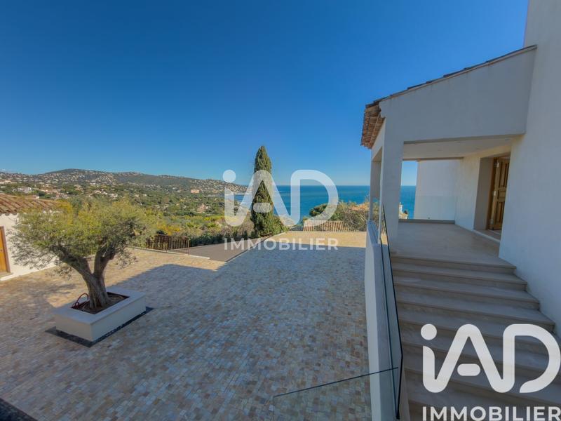 Maison - 416 m² - 9 pièces