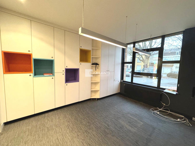 Local commercial - 748 m²