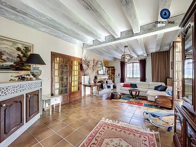 Maison traditionnelle - 190 m² - 6 pièces