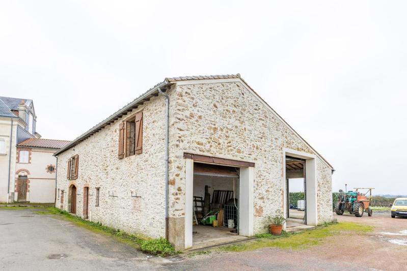 Maison - 330 m² - 9 pièces