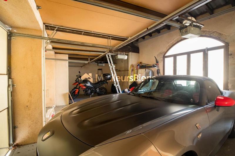 Propriété - 247 m² - 9 pièces