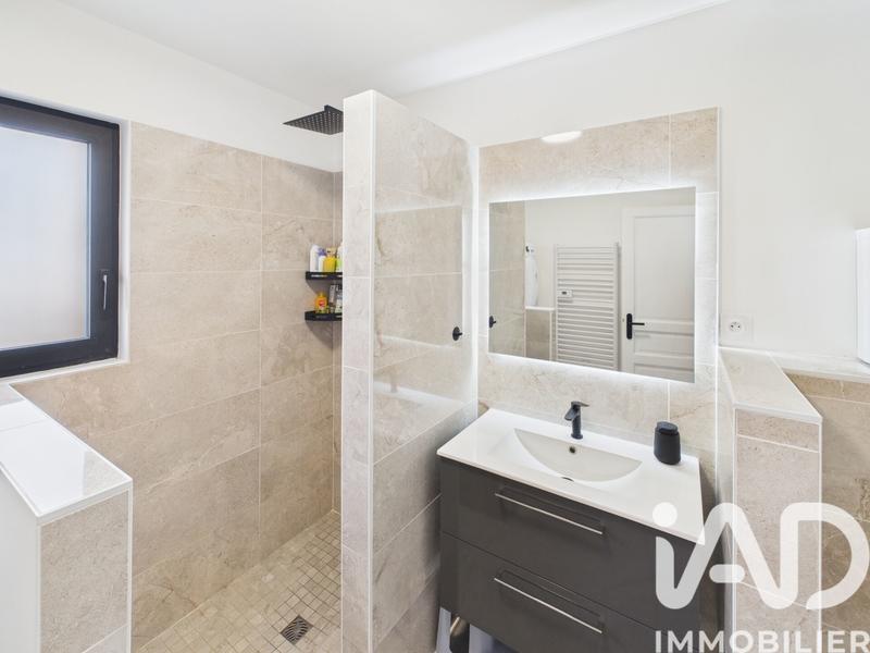 Maison - 210 m² - 6 pièces