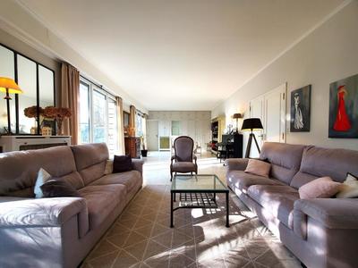 Maison - 285 m² - 8 pièces