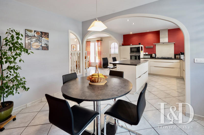 Maison ancienne - 205 m² - 7 pièces