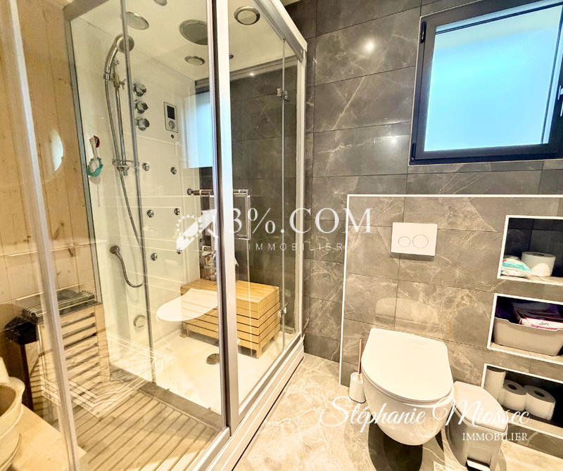 Maison - 180 m² - 7 pièces