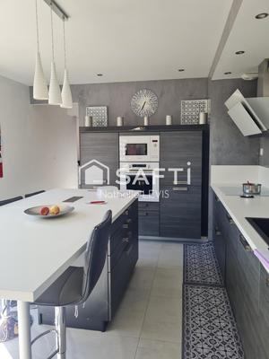 Maison - 214 m² - 6 pièces