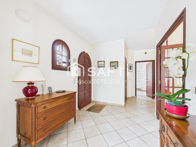 Maison - 201 m² - 8 pièces