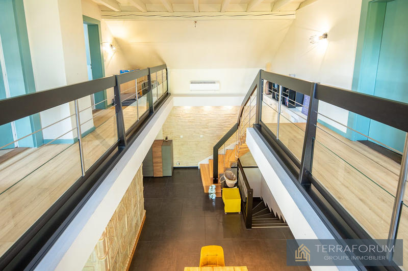 Maison - 202 m² - 9 pièces