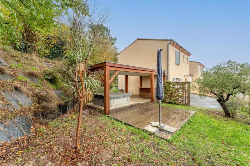 Maison - 96 m² - 5 pièces