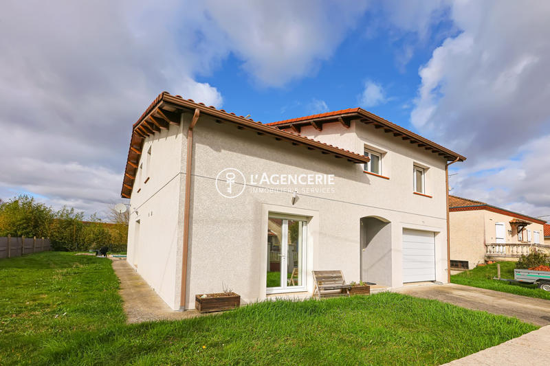 Maison traditionnelle - 217 m² - 6 pièces