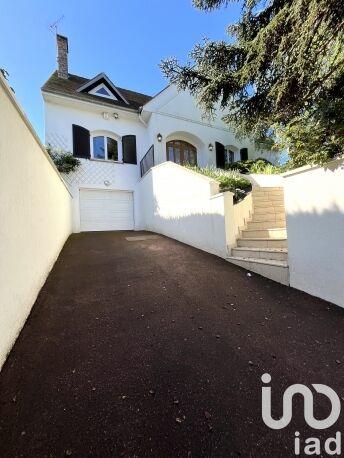 Maison - 260 m² - 7 pièces