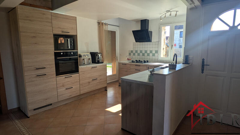 Maison - 270 m² - 9 pièces