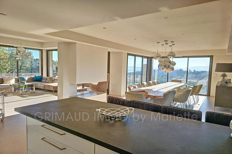 Villa - 306 m² - 7 pièces