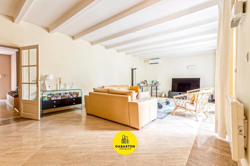 Propriété - 252 m² - 7 pièces