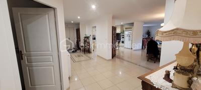 Maison - 230 m² - 8 pièces