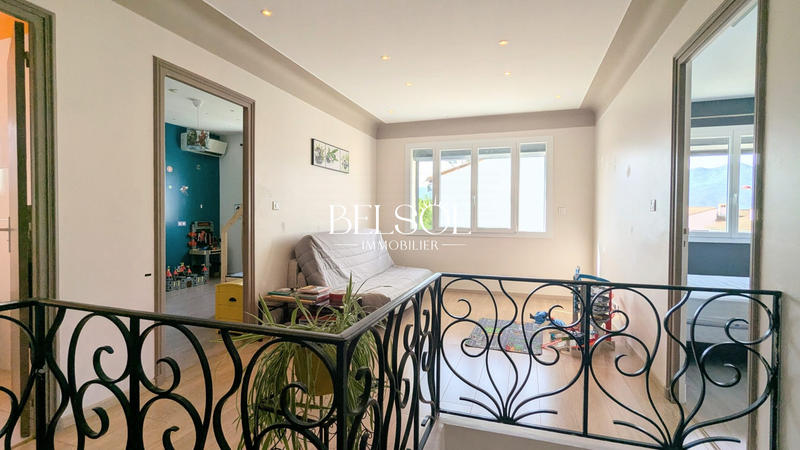 Maison traditionnelle - 155 m² - 5 pièces